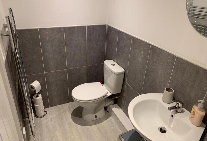 Modern Serviced Apartment Near City Centre