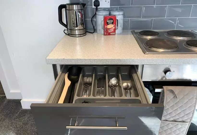 Modern Serviced Apartment   Near City Centre