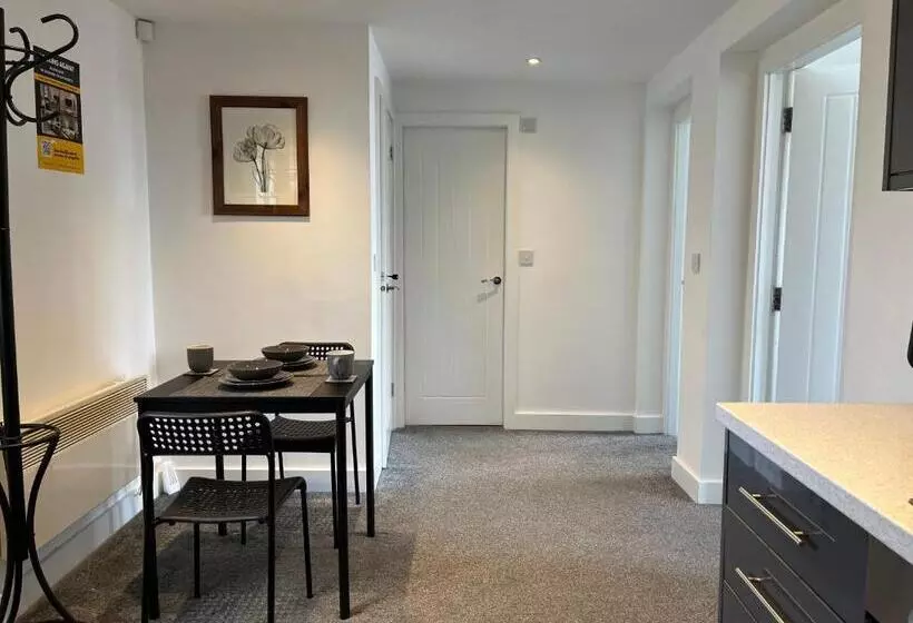 Modern Serviced Apartment   Near City Centre