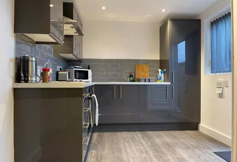 Modern Serviced Apartment   Near City Centre