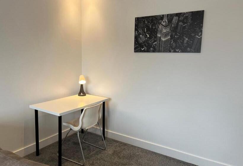 Modern Serviced Apartment Near City Centre
