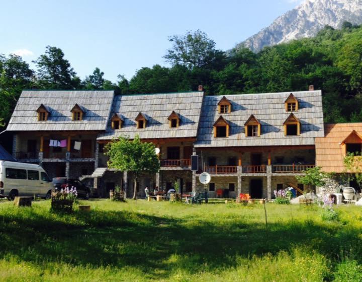 ペンション Bujtina Harusha