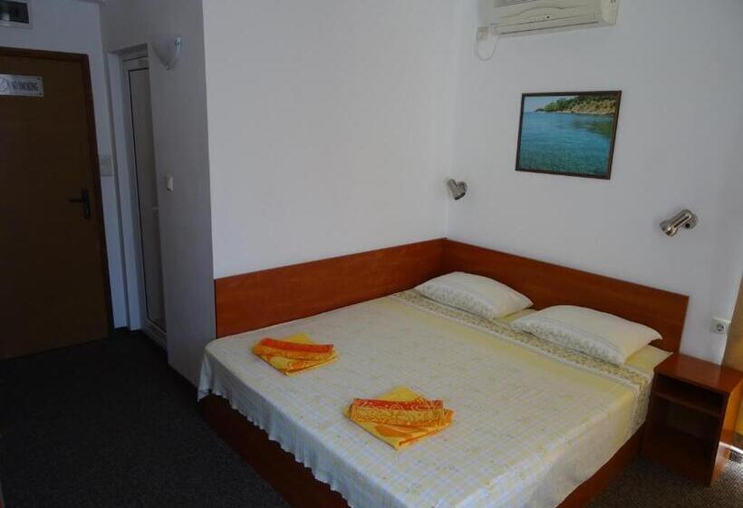 פנסיון Dobrevi Guest House