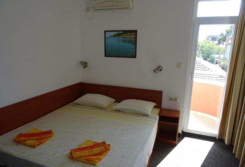 פנסיון Dobrevi Guest House