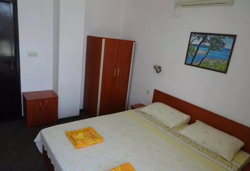 ペンション Dobrevi Guest House