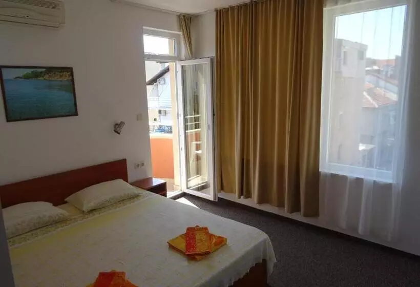 ペンション Dobrevi Guest House