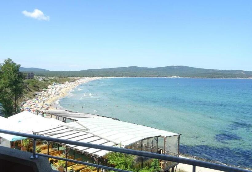 פנסיון Dobrevi Guest House