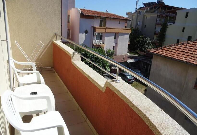 פנסיון Dobrevi Guest House