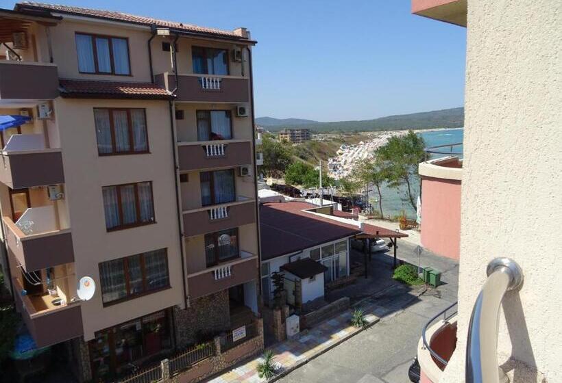 פנסיון Dobrevi Guest House