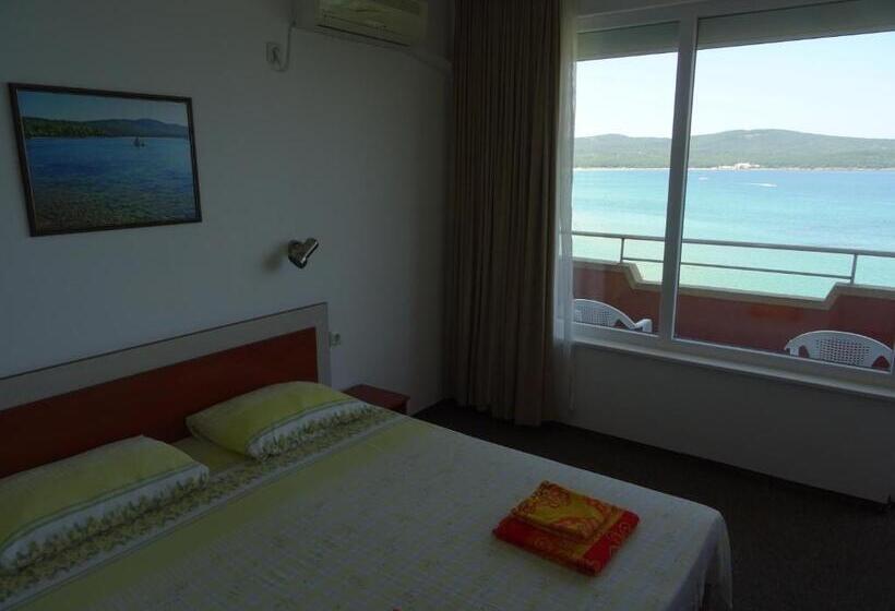 פנסיון Dobrevi Guest House