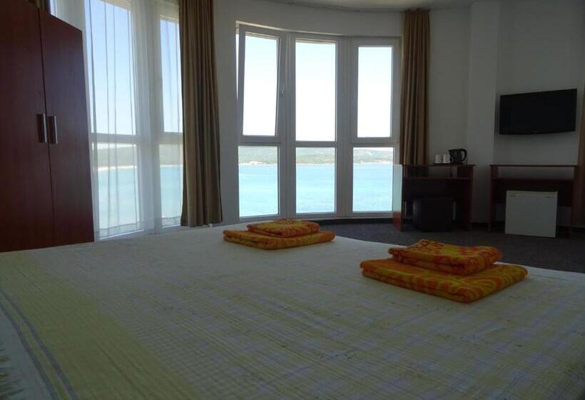 פנסיון Dobrevi Guest House