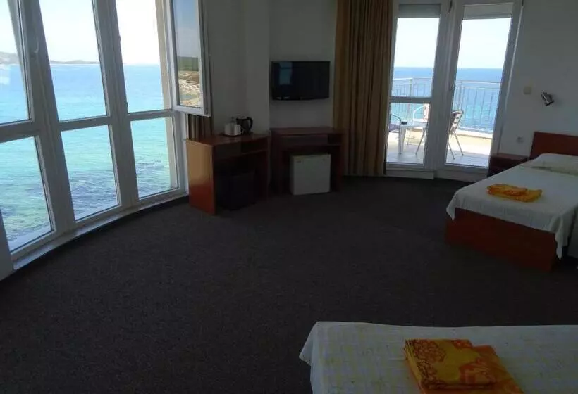ペンション Dobrevi Guest House