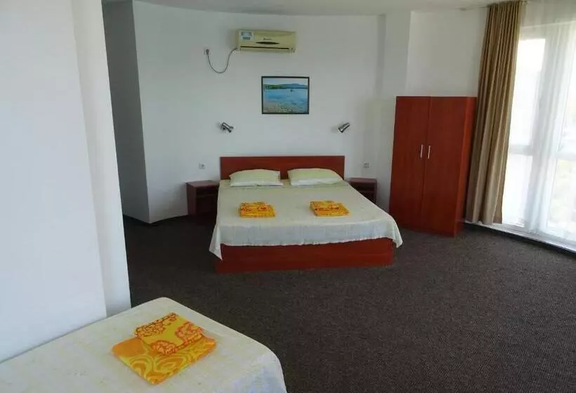 ペンション Dobrevi Guest House