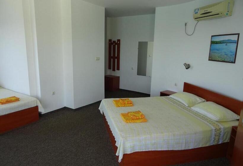 פנסיון Dobrevi Guest House