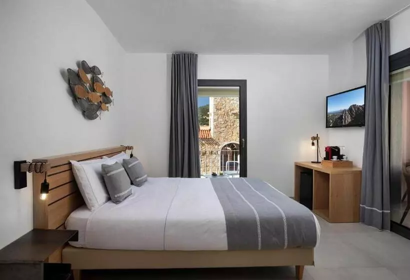 ペンション The Square Cannigione