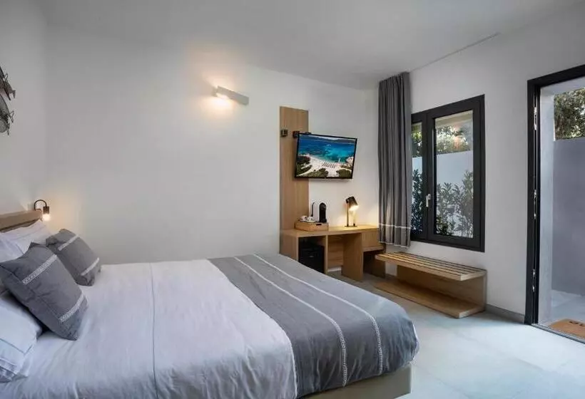 ペンション The Square Cannigione