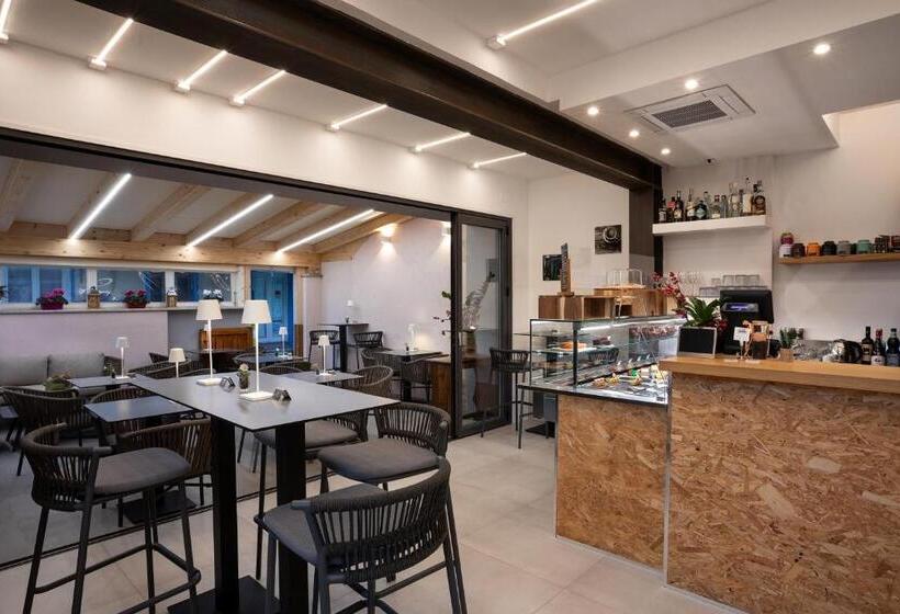 פנסיון The Square Cannigione