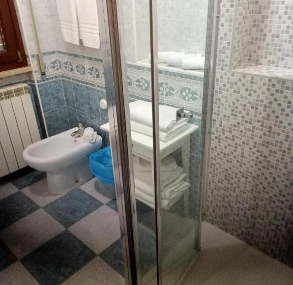 Modular King Suite Intera Suite 9 Posti Letto O Singole Camere Da 2 E 4 Posti Letto