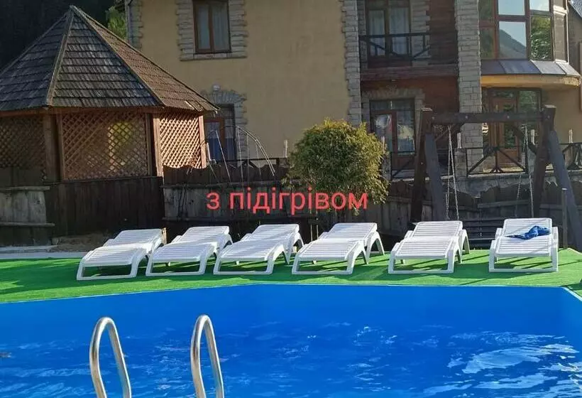 Retkeilymaja готель колиба колорит