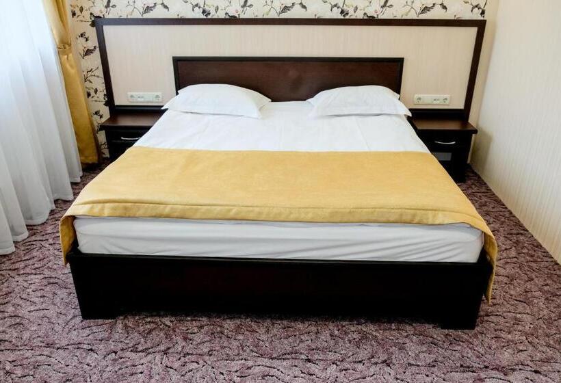 Otel оздоровчий комплекс гайки заїзд провулок сухий яр 12