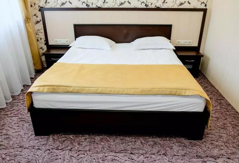 Hotelli оздоровчий комплекс гайки заїзд провулок сухий яр 12