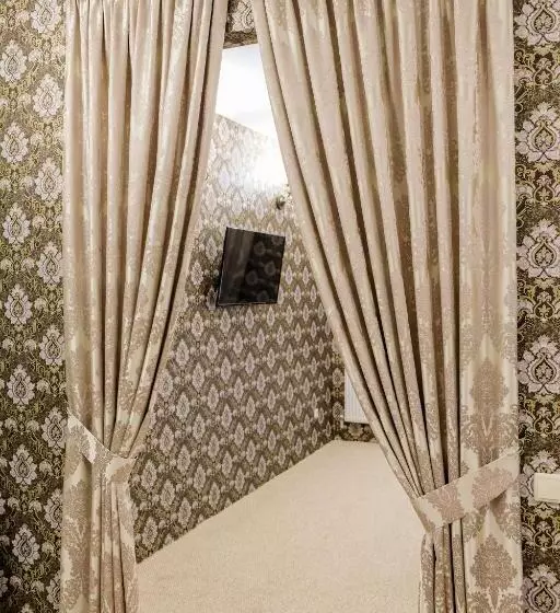 Hotelli оздоровчий комплекс гайки заїзд провулок сухий яр 12