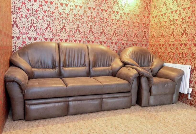 Otel оздоровчий комплекс гайки заїзд провулок сухий яр 12