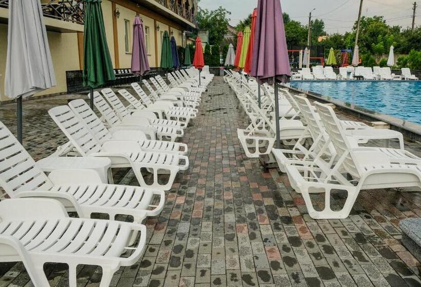 Otel оздоровчий комплекс гайки заїзд провулок сухий яр 12