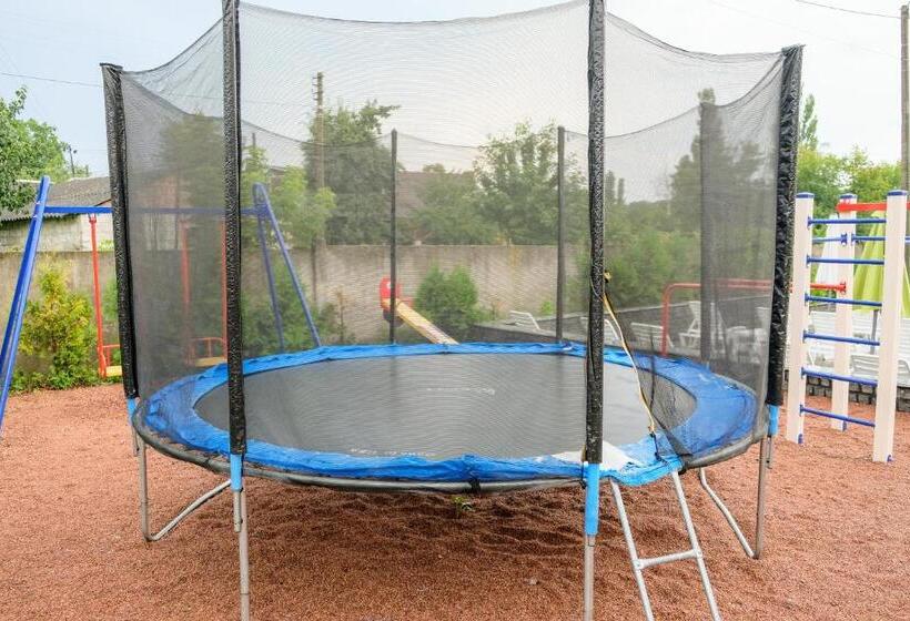 Otel оздоровчий комплекс гайки заїзд провулок сухий яр 12