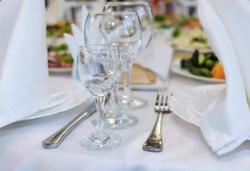 Hotelli оздоровчий комплекс гайки заїзд провулок сухий яр 12