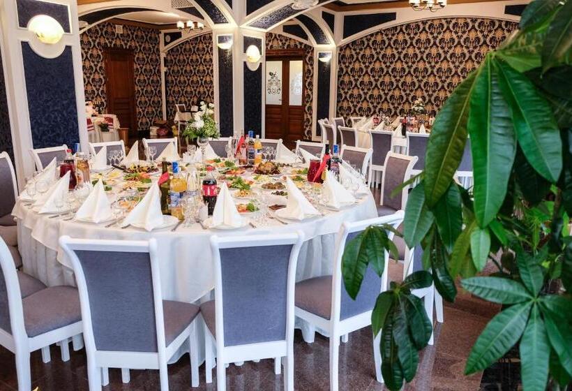 Otel оздоровчий комплекс гайки заїзд провулок сухий яр 12