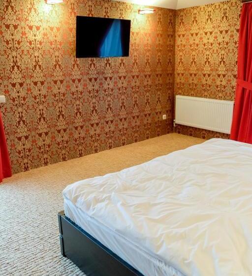 Otel оздоровчий комплекс гайки заїзд провулок сухий яр 12