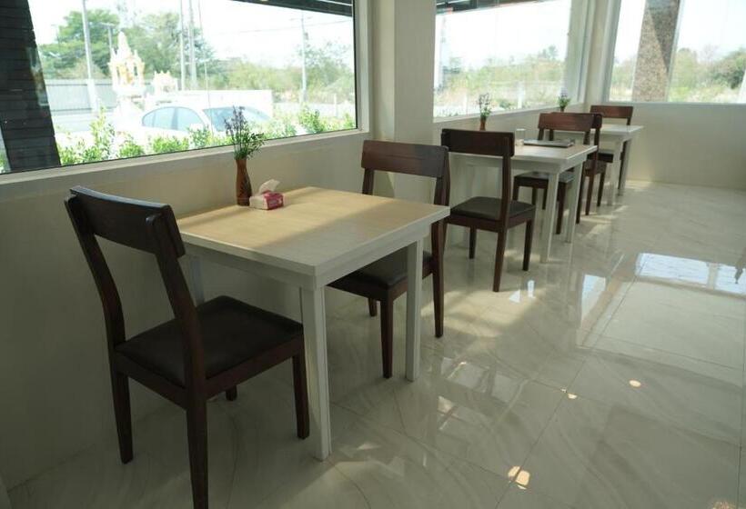 The Charlotte Smart Hotel Lopburi