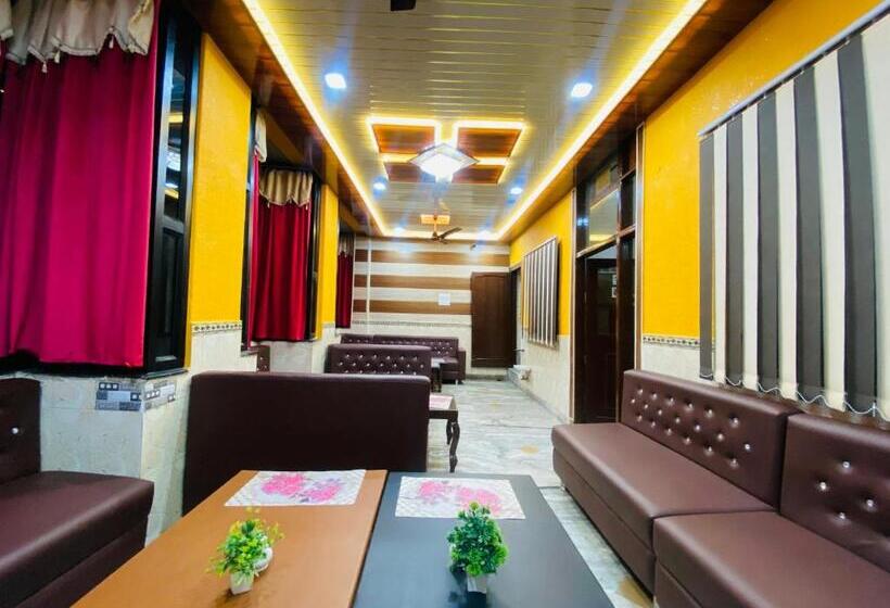 Friends Guest House & Hostel  Near Taj Mahal