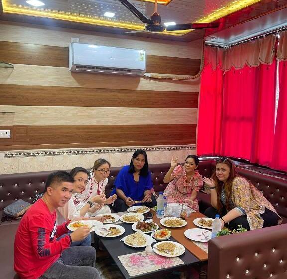 Friends Guest House & Hostel  Near Taj Mahal