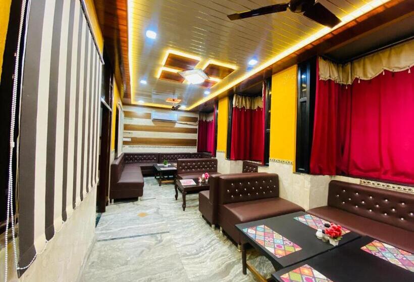 Friends Guest House & Hostel  Near Taj Mahal