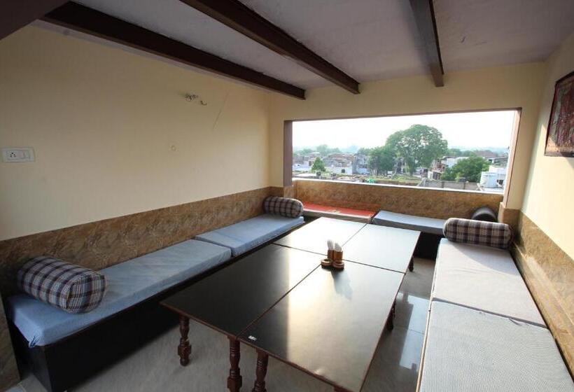 Friends Guest House & Hostel  Near Taj Mahal