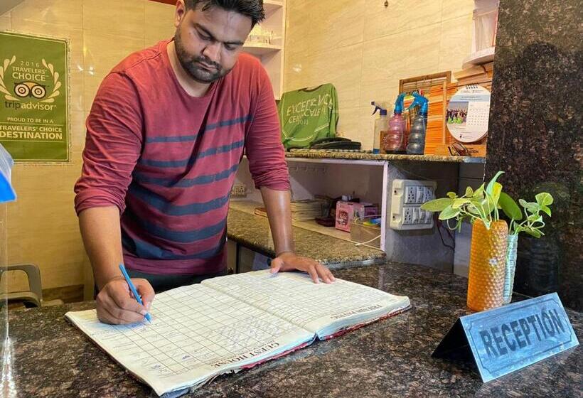 Friends Guest House & Hostel  Near Taj Mahal