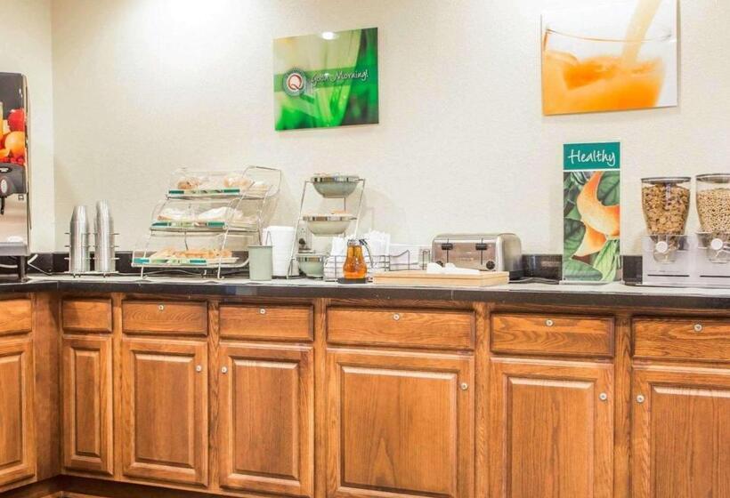 فندق صغير Quality Inn