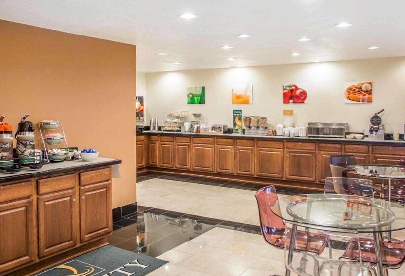 فندق صغير Quality Inn