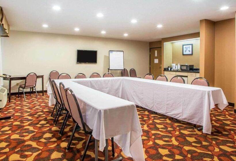 فندق صغير Quality Inn