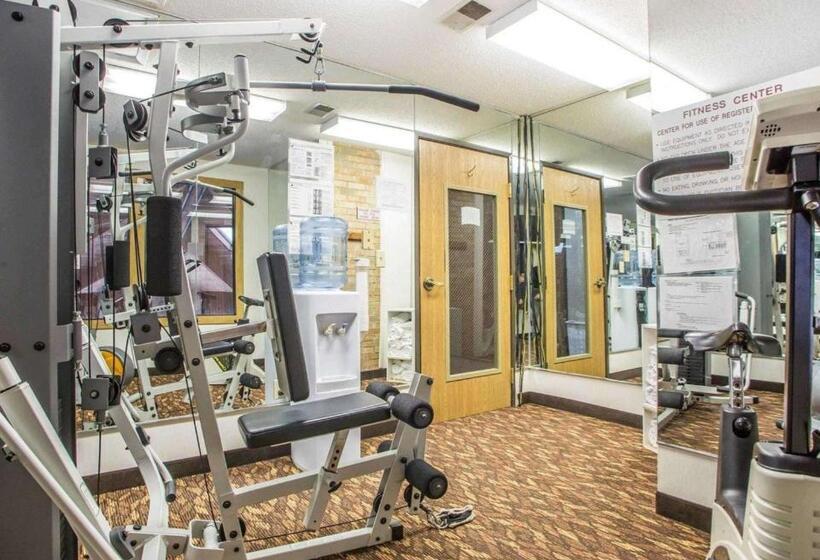 فندق صغير Quality Inn