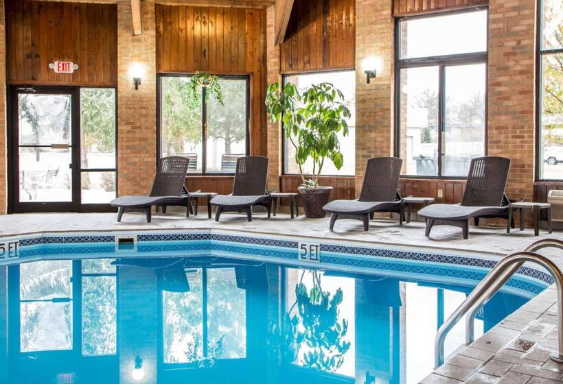 فندق صغير Quality Inn