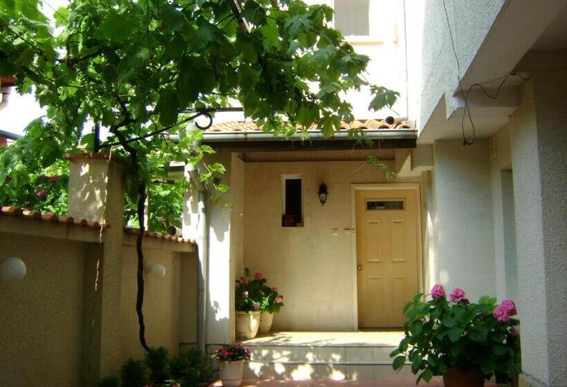 پانسیون Villa Diana