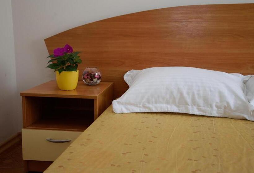 پانسیون Villa Diana