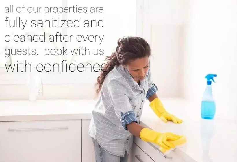 Luxe East Downtown 3br Condo, Walk To Bars, Restaurants, Shops