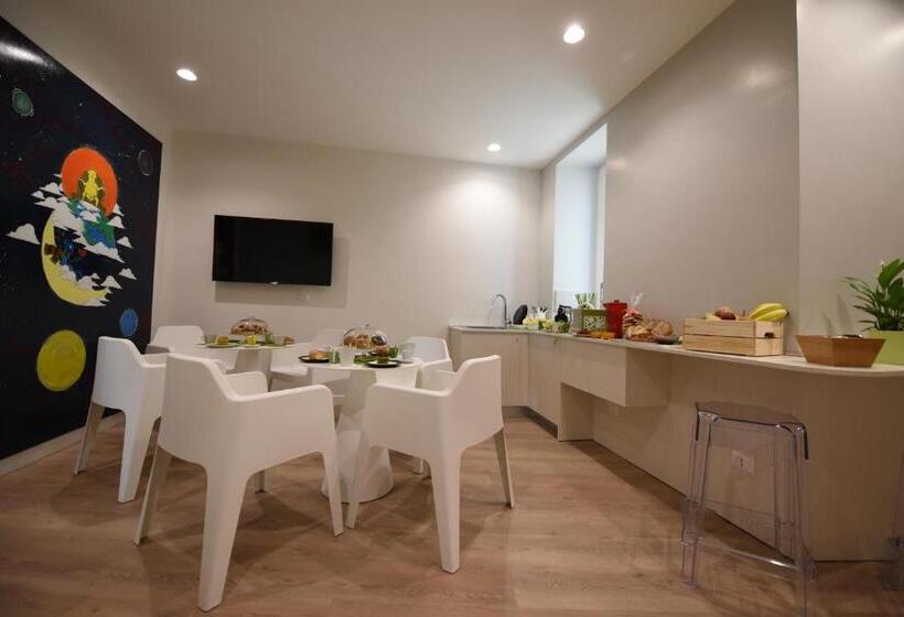 膳宿费 Nicola S Luxury Rooms