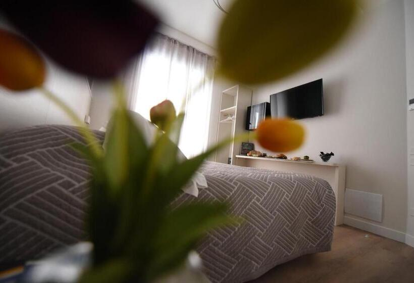 膳宿费 Nicola S Luxury Rooms