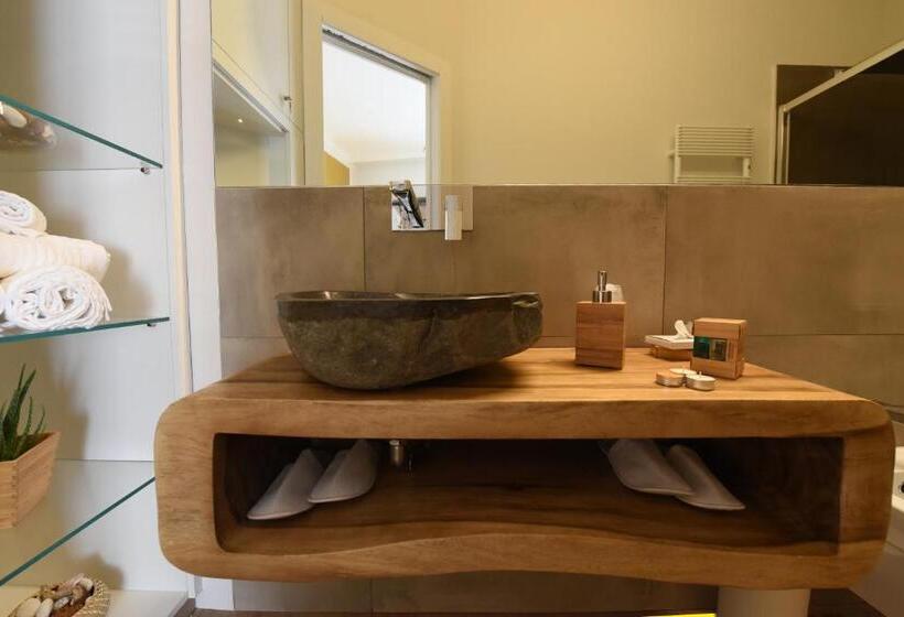 膳宿费 Nicola S Luxury Rooms