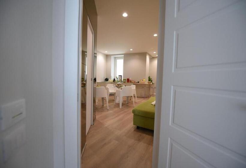 膳宿费 Nicola S Luxury Rooms